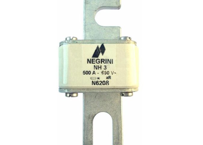 Descubra como o fusível NH ultra rápido protege circuitos e semicondutores